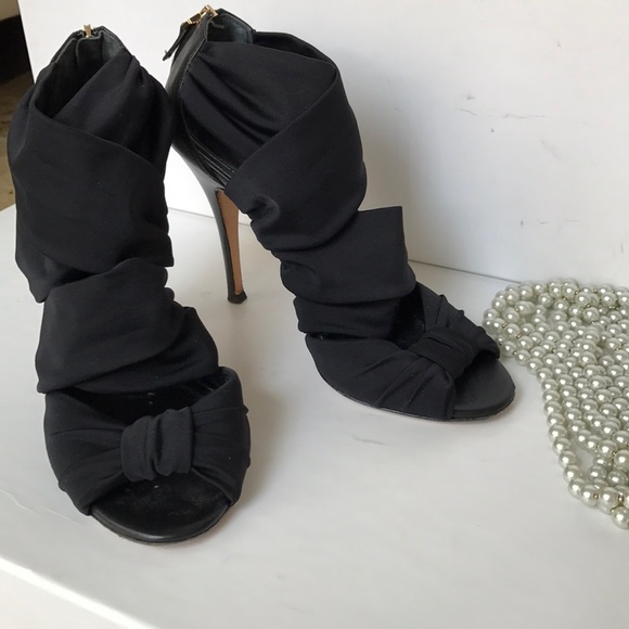 Fendi Shoes - Fendi strappy black open toe sandals heels! 7